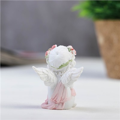 Сувенир полистоун "Малышка-ангел в платьице в розовом веночке сидит" 5,7х4,5х4,5 см
